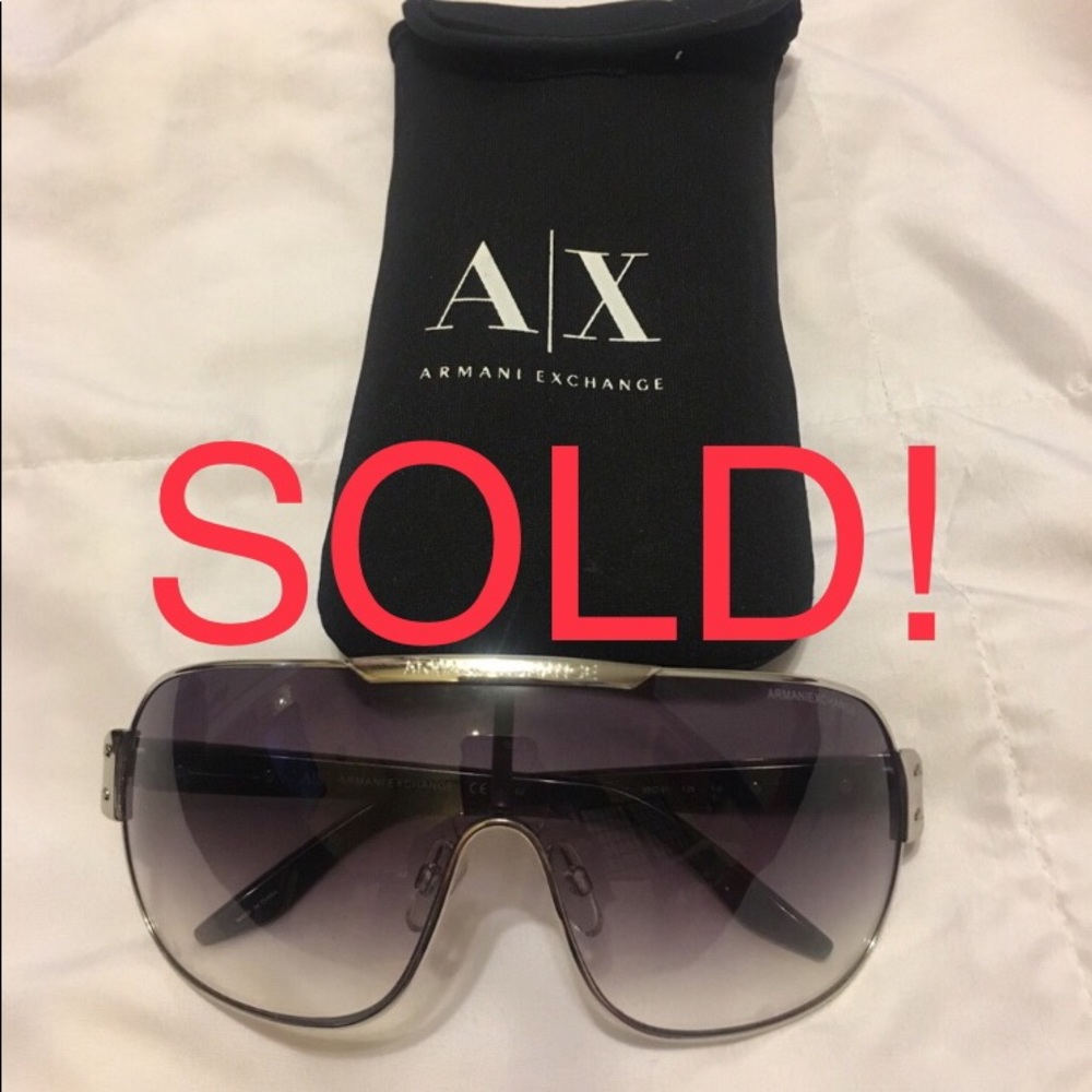 ARMANI EXCHANGE Sunglasses 🕶